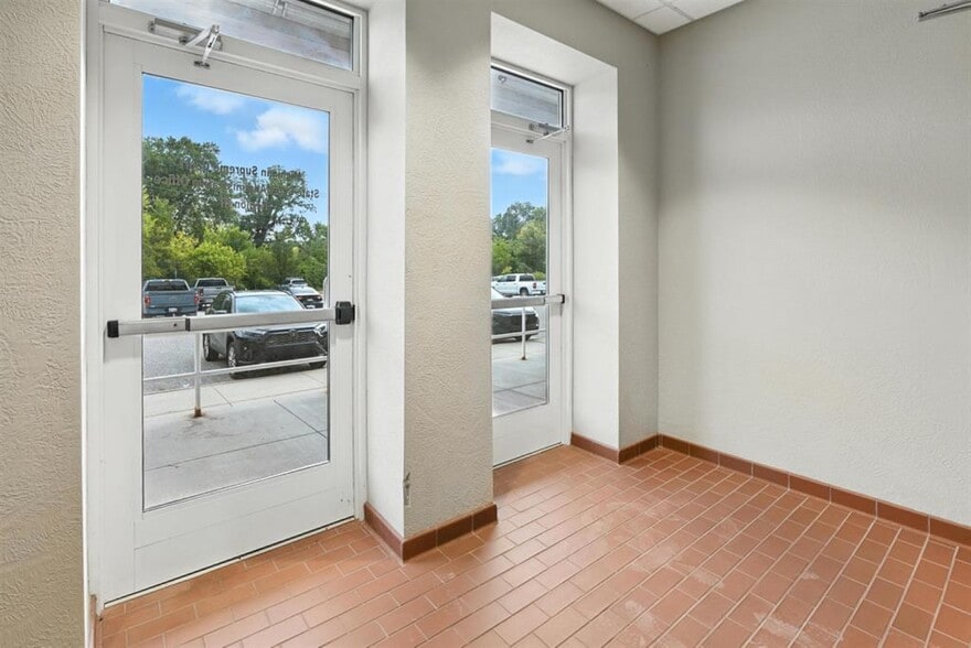 More Photos Of 322 Broadway St, Mount Pleasant Flex For Sale