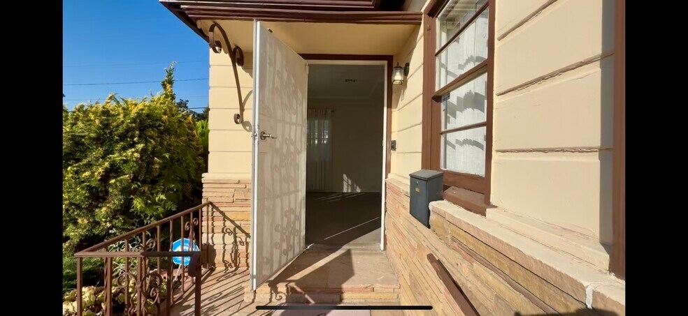 More Photos Of 107 W Fairview Blvd, Inglewood Medical For Lease