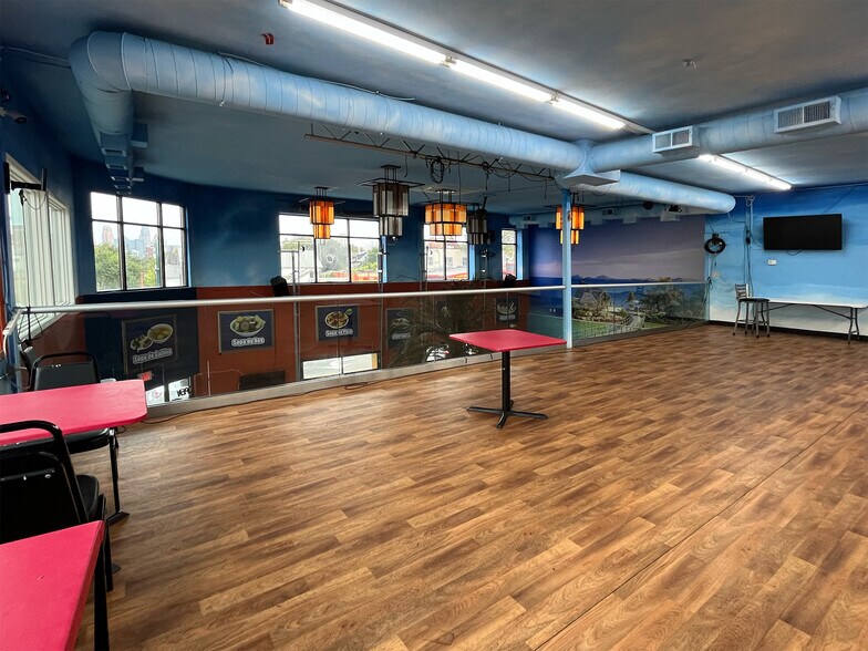 More Photos Of 501 E Lake St, Minneapolis Storefront Retail Office For Sale