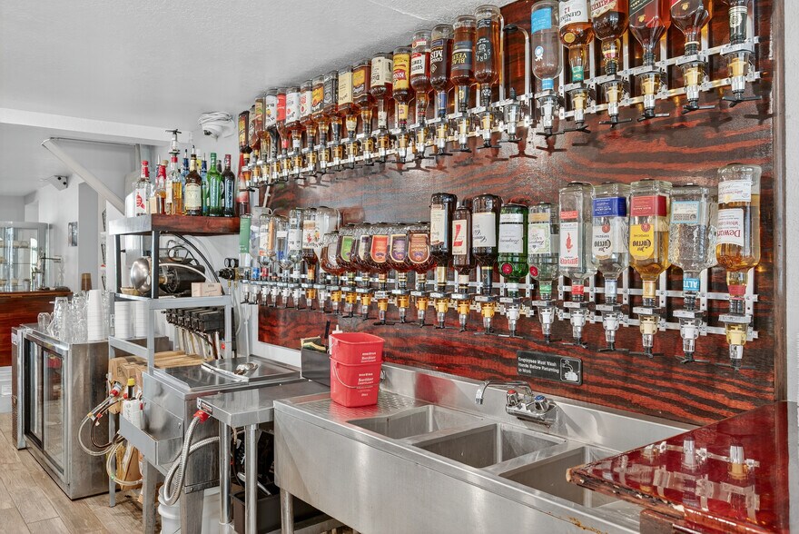 More Photos Of 765 3rd Ave, Welaka Restaurant For Sale