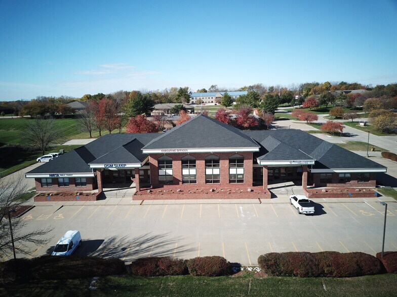 More Photos Of 2828-2844 104th St, Urbandale Office For Sale