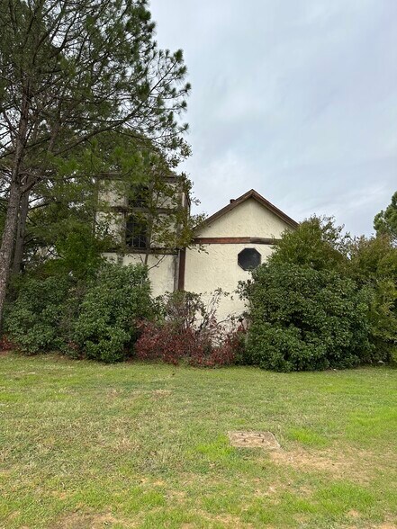 More Photos Of 1505 E Henderson St, Cleburne Office For Sale