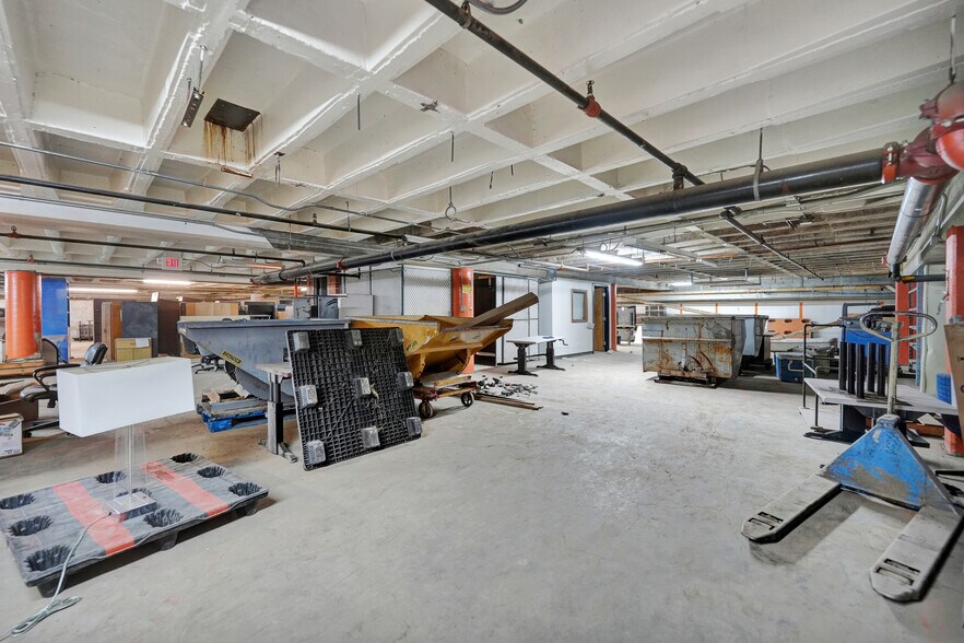 More Photos Of 201 E Illinois Ave, Midland Office For Sale