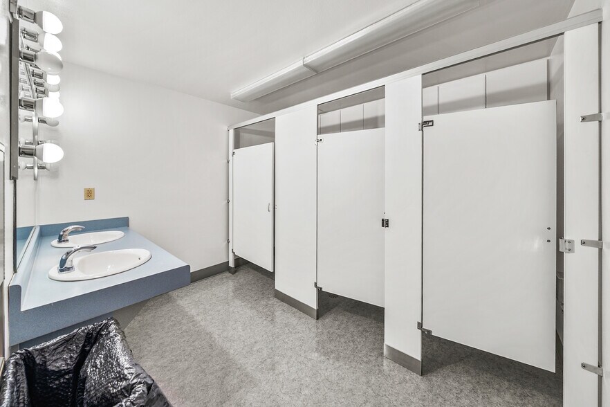 More Photos Of 2090 Commerce Dr, Medford Office For Lease