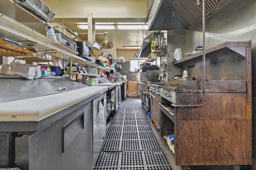 More Photos Of 327 Broadway, Albany Bar For Sale