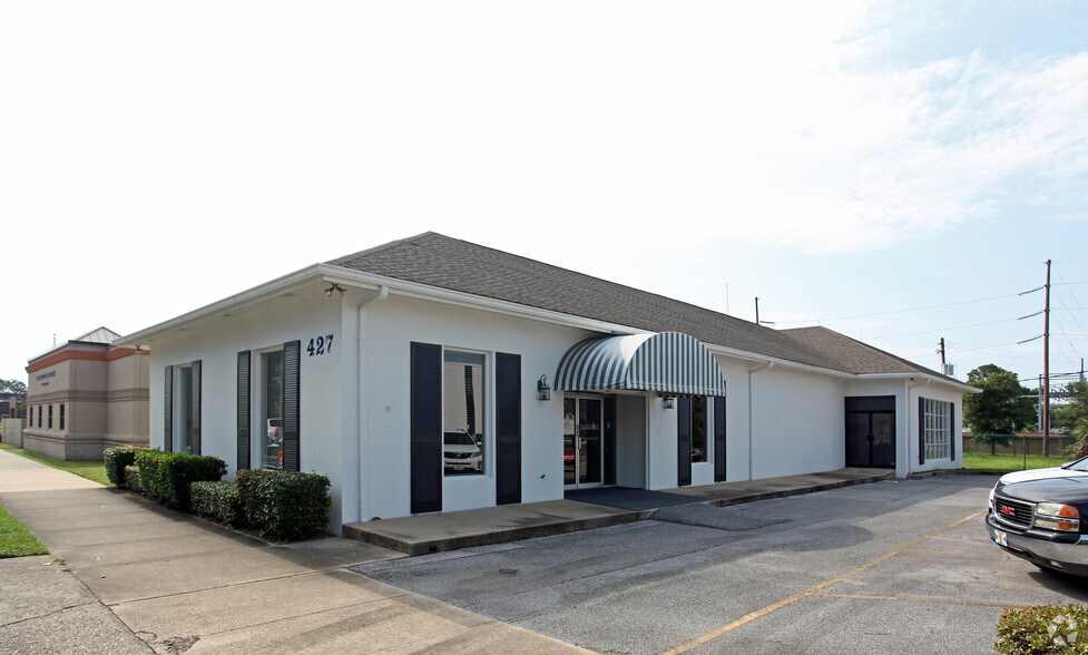 More Photos Of 427 Garden St, Pensacola General Retail For Lease