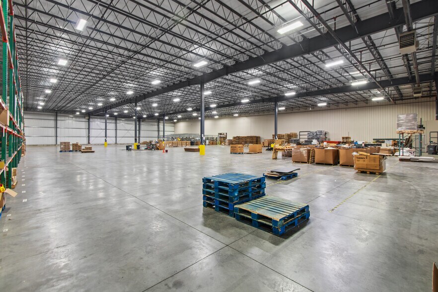 More Photos Of 2435 Schultz Rd, Neenah Warehouse For Lease