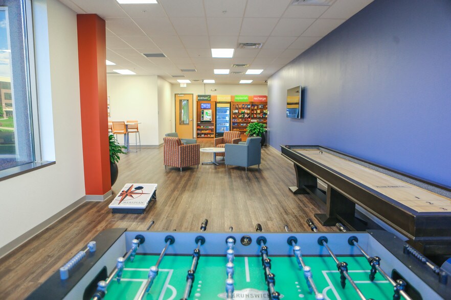 More Photos Of 301 Pennsylvania Pky, Indianapolis Office For Lease