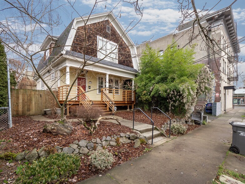 More Photos Of 317 NE Sacramento St, Portland Office For Sale