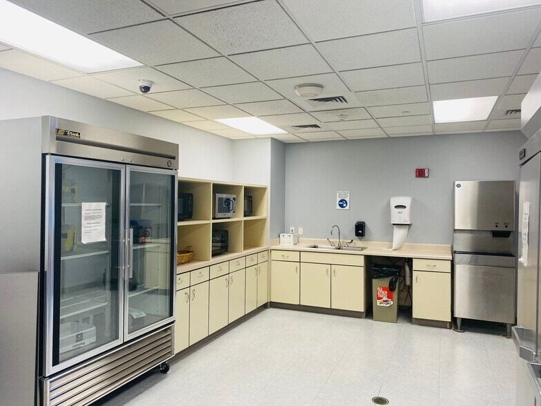 More Photos Of 500 Main St, Dubuque Office For Sale