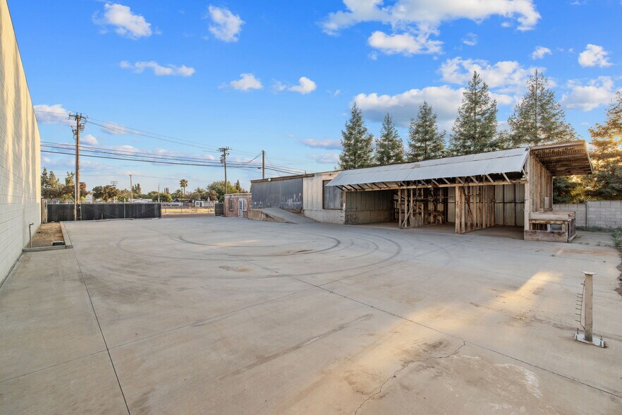 More Photos Of 1334 W Goshen Ave, Visalia Warehouse For Sale