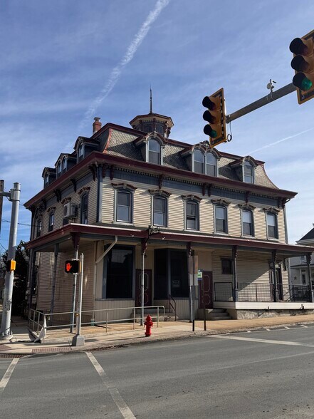 More Photos Of 705 Main St, Slatington Bank For Lease