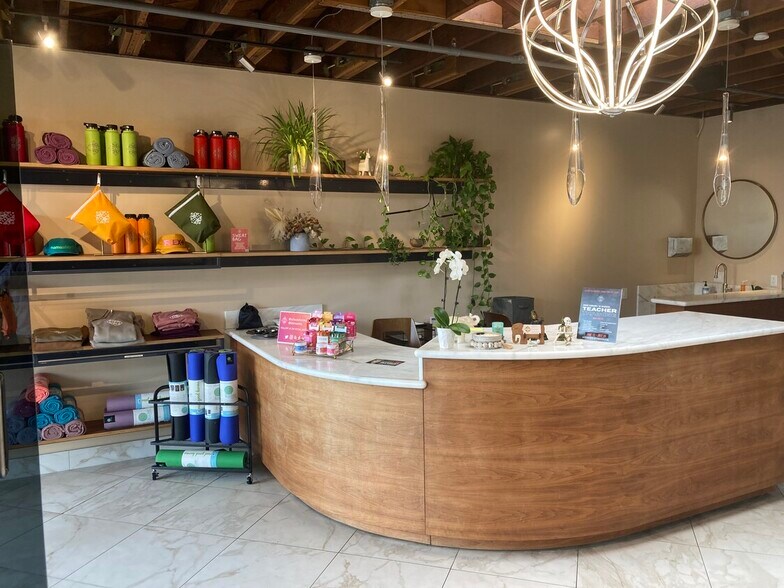 More Photos Of 2316-2320 W Magnolia Blvd, Burbank Storefront Retail Office For Sale