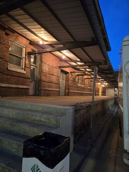 More Photos Of 220 N Water St, Rockford Flex For Sale