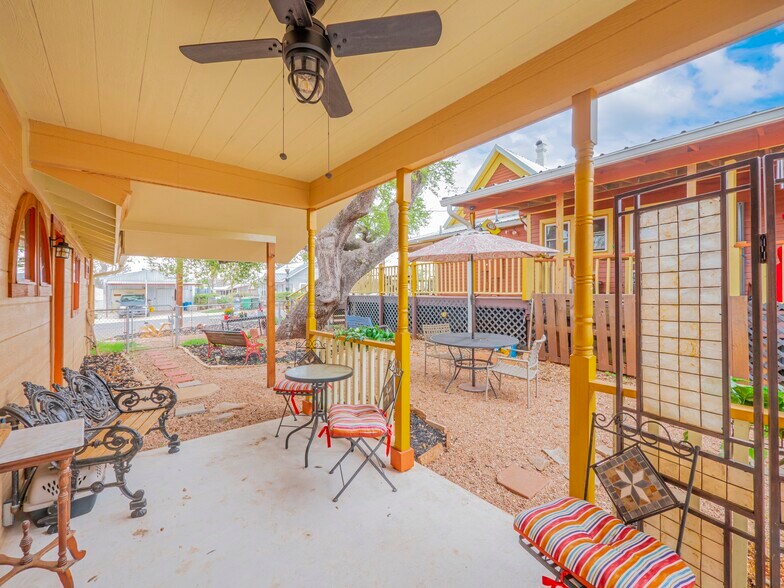 More Photos Of 1307 Wright St, Llano Freestanding For Sale