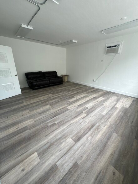 More Photos Of 7250 NE 4th Ct, Miami Showroom For Lease