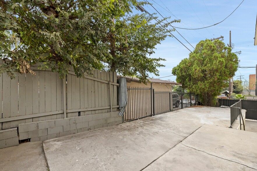 More Photos Of 200 N Rampart Blvd, Los Angeles Apartments For Sale