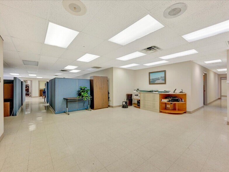 More Photos Of 321 N 1st St, Lufkin Office For Sale