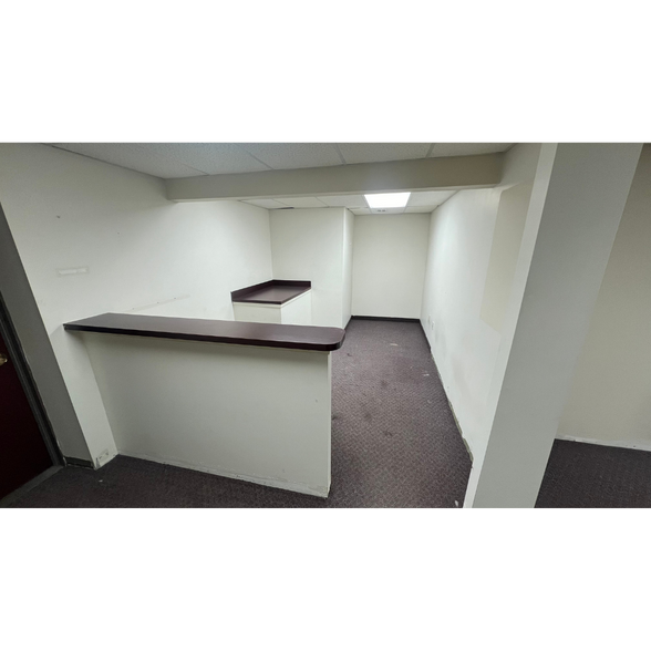 More Photos Of 900 N Lehigh St, Baltimore Light Distribution For Lease