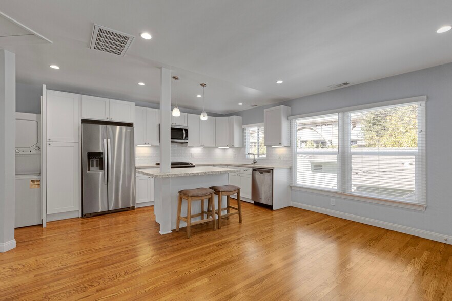 More Photos Of 646 Westminster Dr, Pasadena Multifamily For Sale