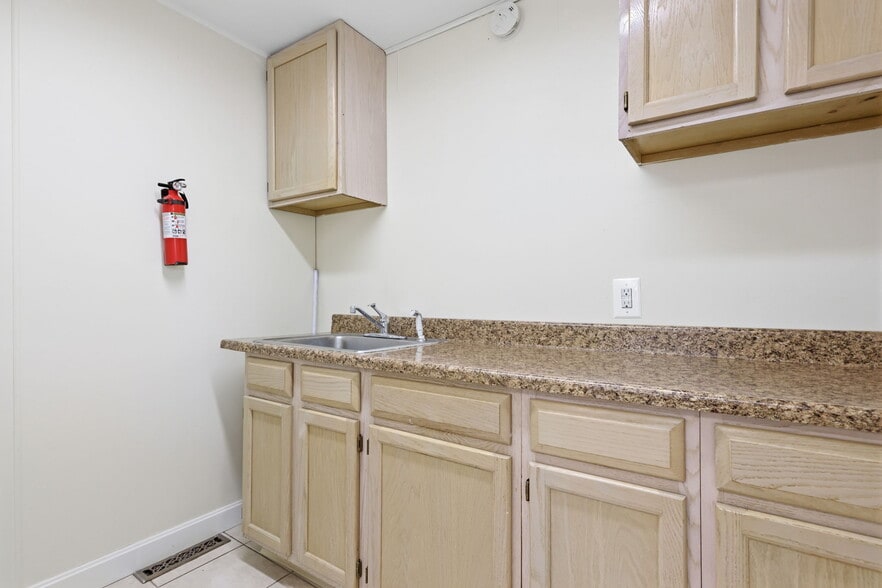 More Photos Of 168 White Horse Ave, Hamilton Office For Sale