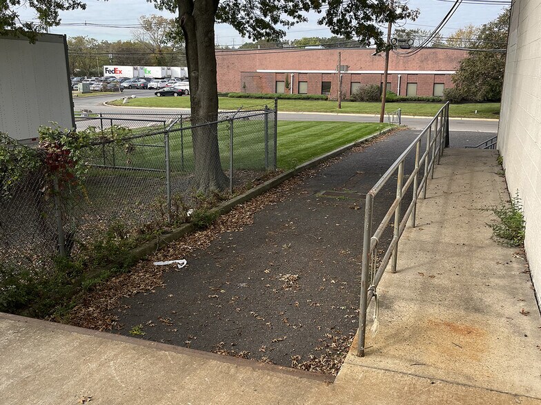 More Photos Of 160 E Essex Ave, Avenel Warehouse For Lease