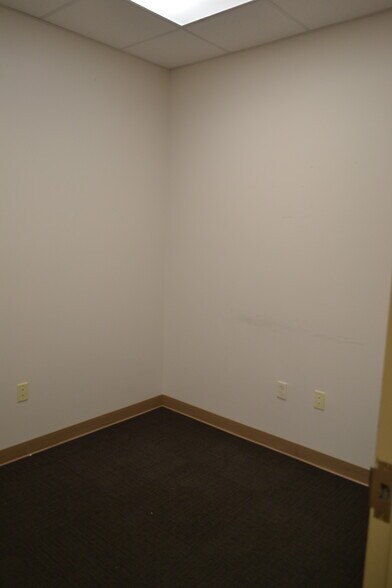 More Photos Of 17966 N Tamiami Trl, North Fort Myers Storefront Retail Office For Lease