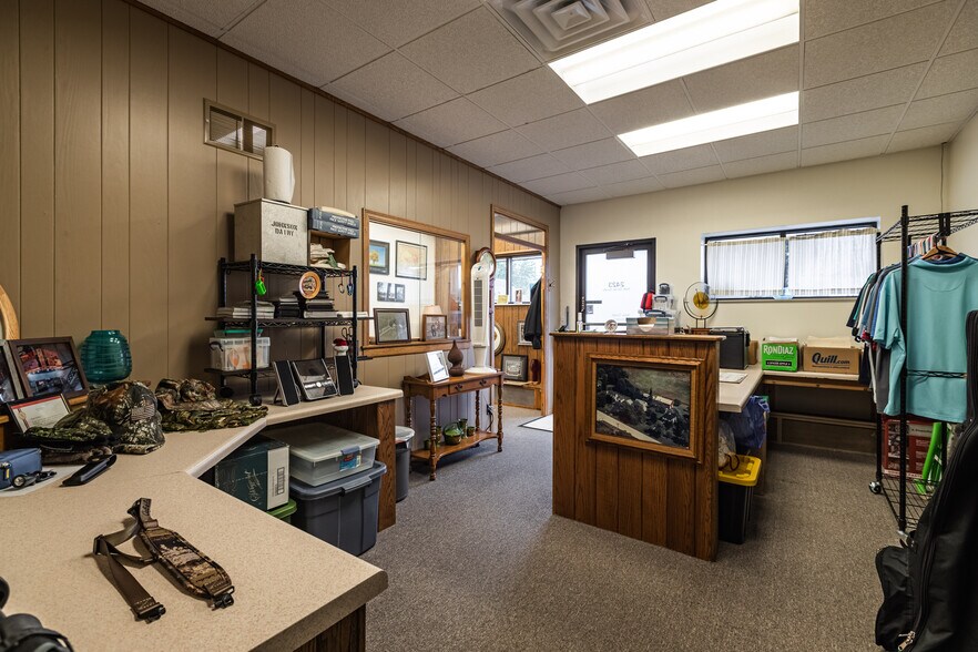 More Photos Of 1613 Chase St, La Crosse Showroom For Sale