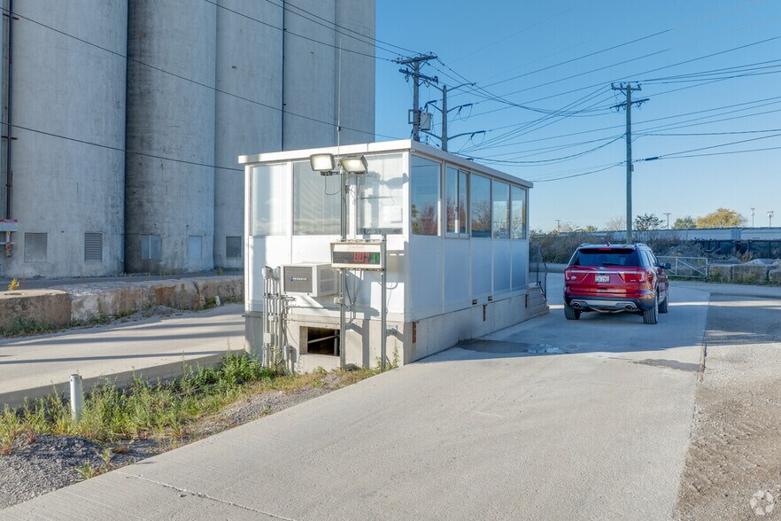 More Photos Of 3020 E 104th St, Chicago Land For Lease