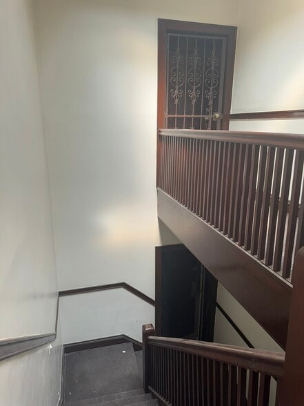 More Photos Of 7530 S Phillips Ave, Chicago Apartments For Sale