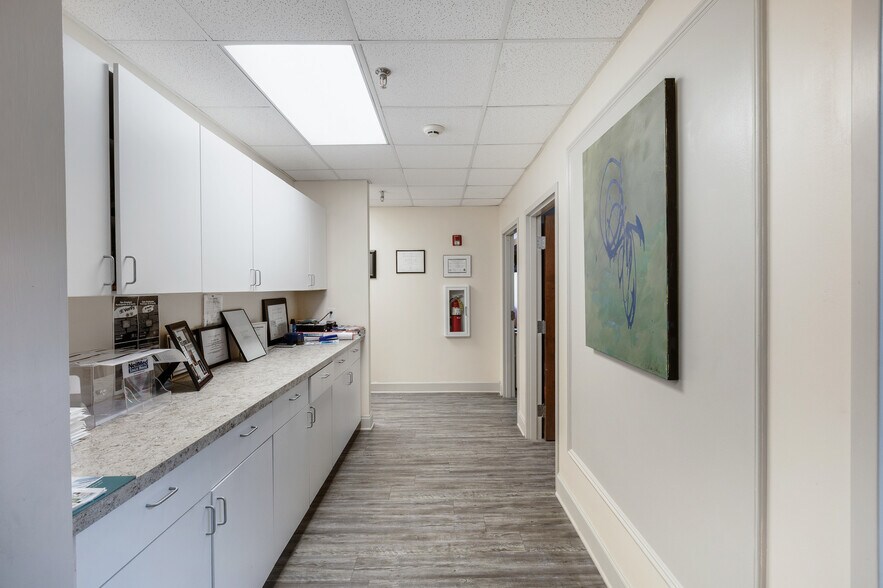 More Photos Of 1100-1108 Hospital Dr, Stockbridge Medical For Lease