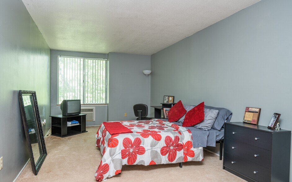 More Photos Of , Carbondale Multifamily For Sale