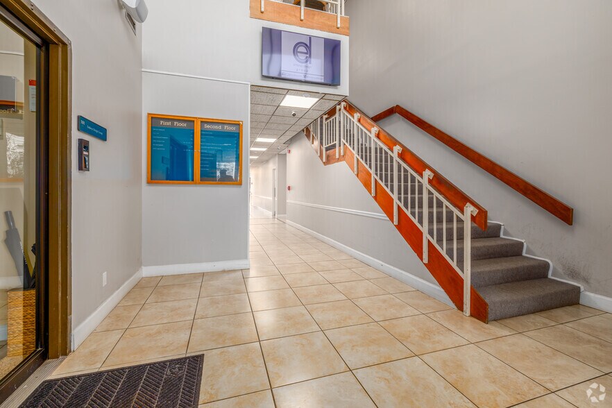 More Photos Of 101 Century 21 Dr, Jacksonville Office For Lease