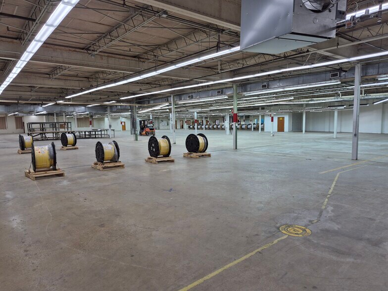 More Photos Of 100 S Main St, La Crosse Warehouse For Lease