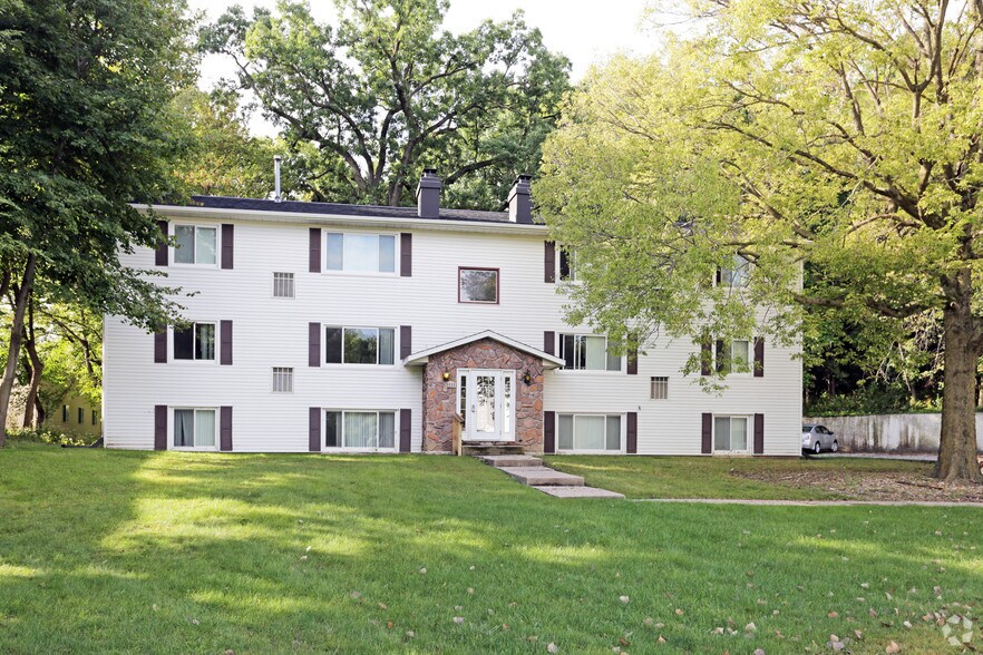 More Photos Of 3525 E Ave NW, Cedar Rapids Apartments For Sale