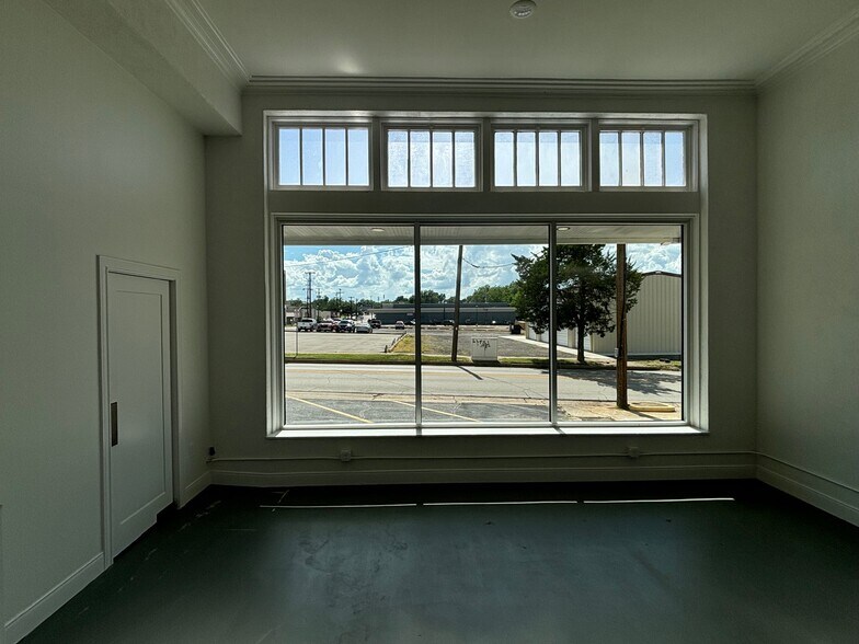 More Photos Of 311 N Bois D Arc Ave, Tyler Storefront Retail Office For Lease