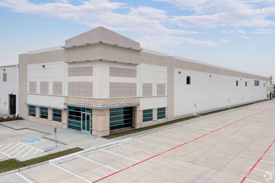 Primary Photo Of 10611 Red Bluff Rd, Pasadena Distribution For Lease