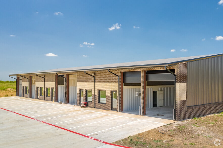 More Photos Of 3912 Williamson Rd, Crowley Unknown For Lease