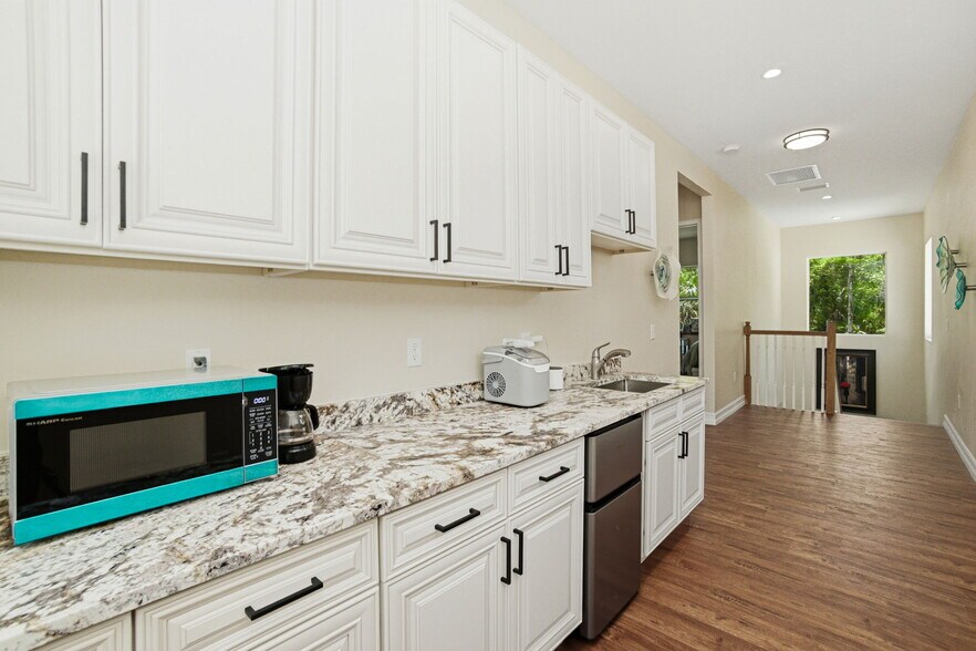 More Photos Of 4120 3rd Ave NW, Naples Apartments For Sale