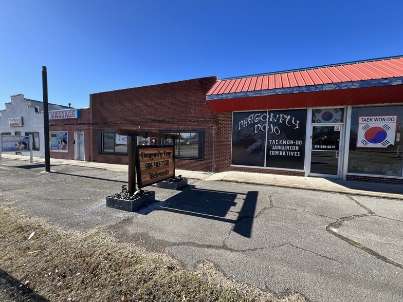 Primary Photo Of 703 N York St, Muskogee Fast Food For Sale