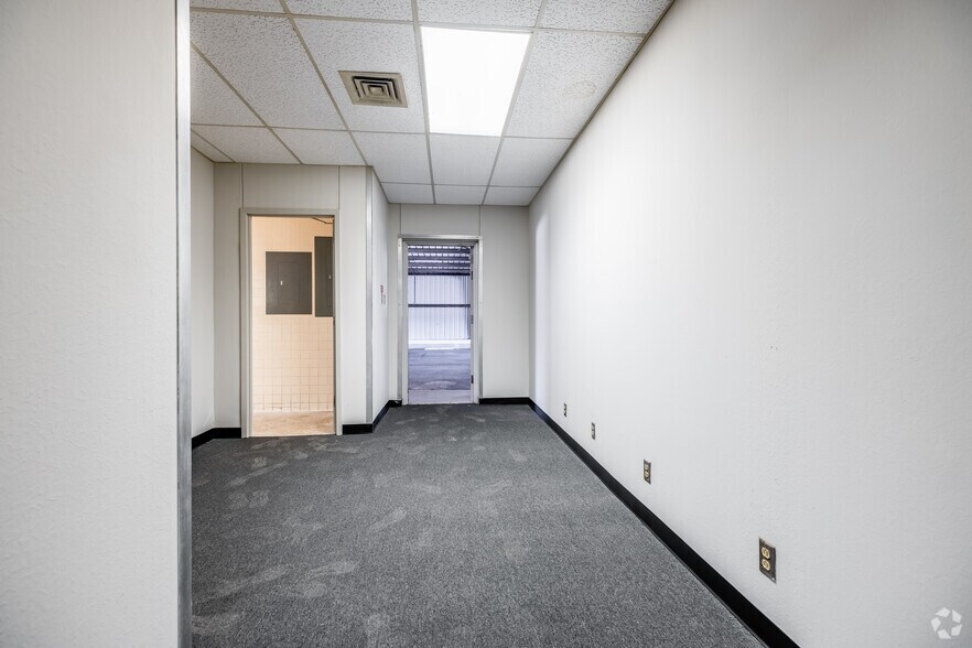 More Photos Of 605 E Yukon Rd, Odessa Warehouse For Lease