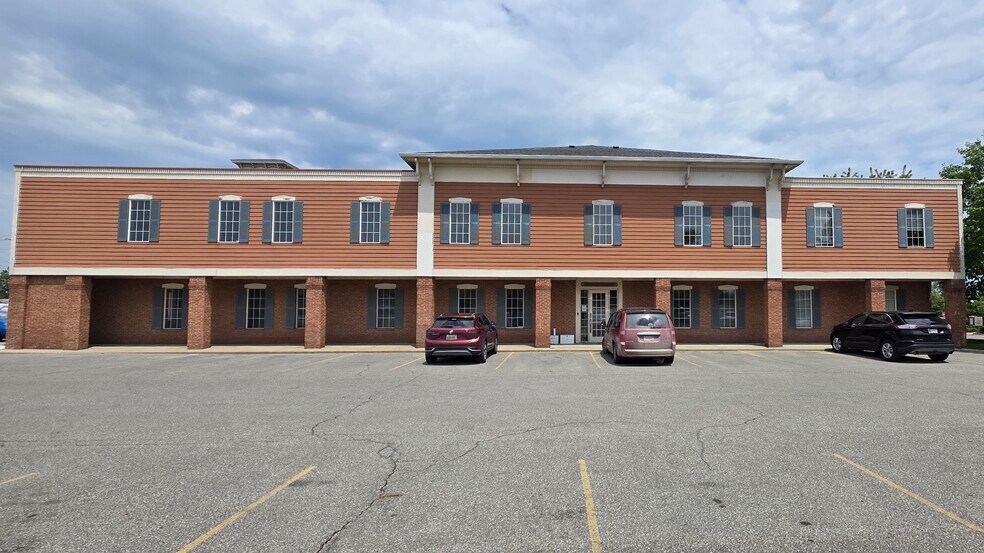 More Photos Of 4300-4356 E Grand River Ave, Howell Office For Sale