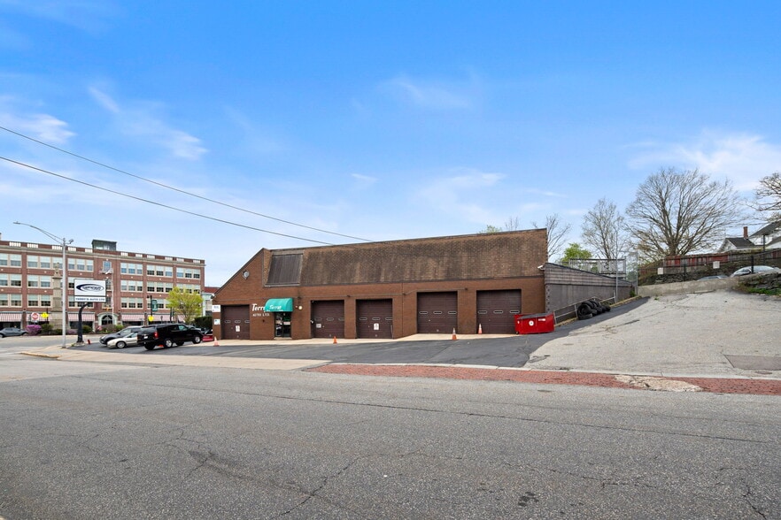 More Photos Of 18 Blackstone St, Woonsocket Auto Repair For Sale