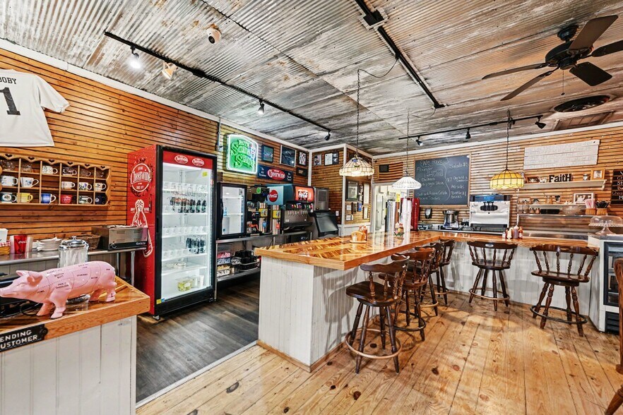 More Photos Of 115 N Main St, Faith Restaurant For Sale
