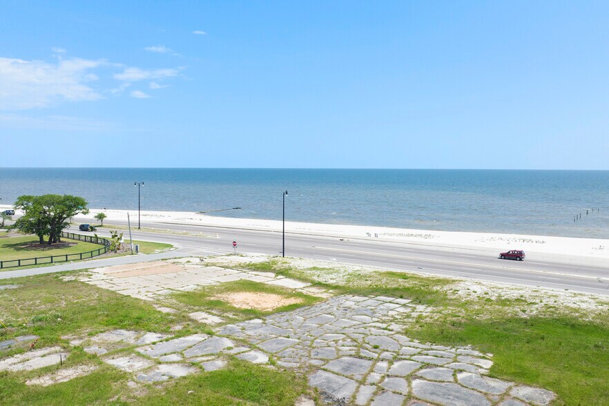 More Photos Of 830 E Beach Blvd, Gulfport Land For Sale