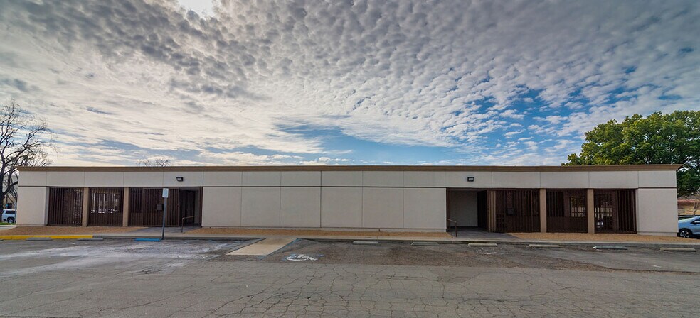 More Photos Of 3801 San Dimas St, Bakersfield Medical For Lease