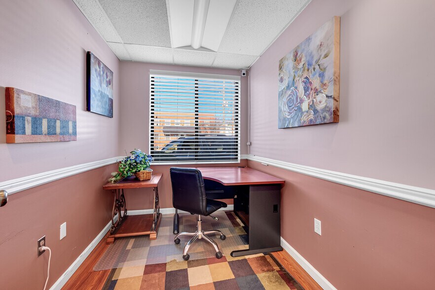 More Photos Of 101 Chestnut St, Gaithersburg Medical For Sale