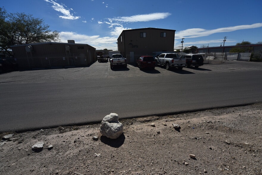 More Photos Of 3208 E District St, Tucson Warehouse For Sale