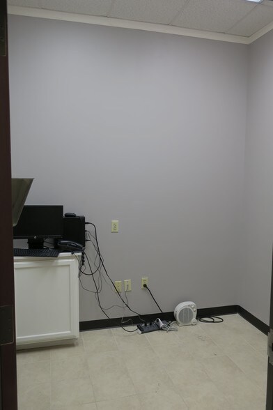 More Photos Of 9889 Bellaire Blvd, Houston Unknown For Lease