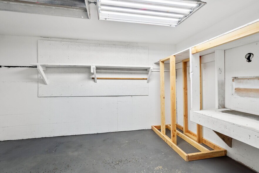 More Photos Of 4051-4061 N Highway 101, Eureka Warehouse For Sale